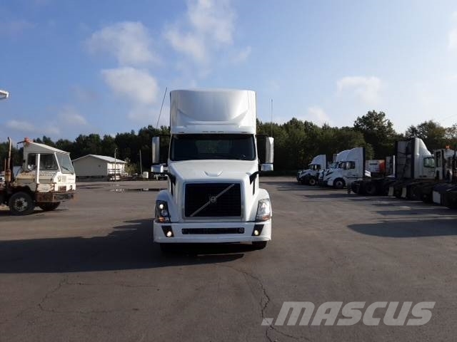 Volvo VNL300 وحدات الجر