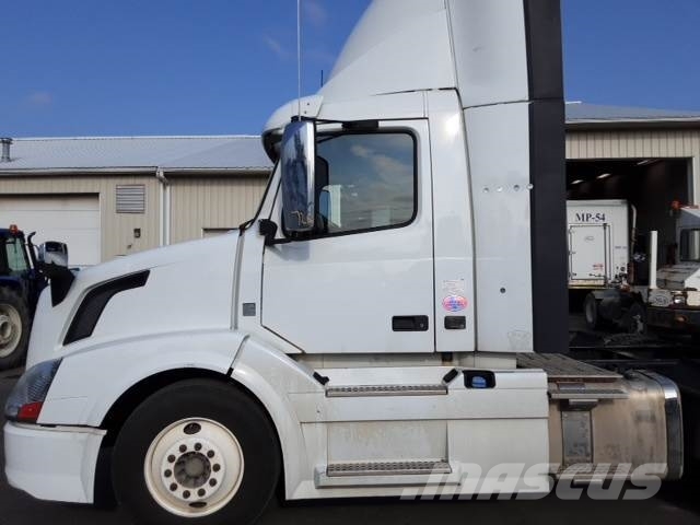 Volvo VNL300 وحدات الجر
