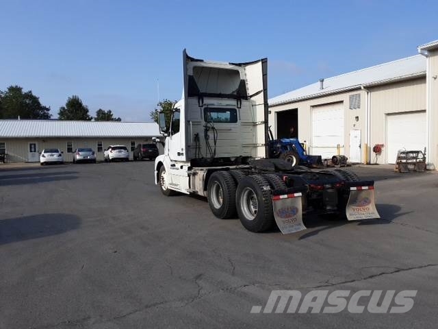 Volvo VNL300 وحدات الجر