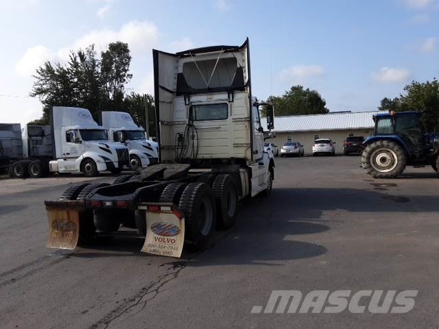 Volvo VNL300 وحدات الجر