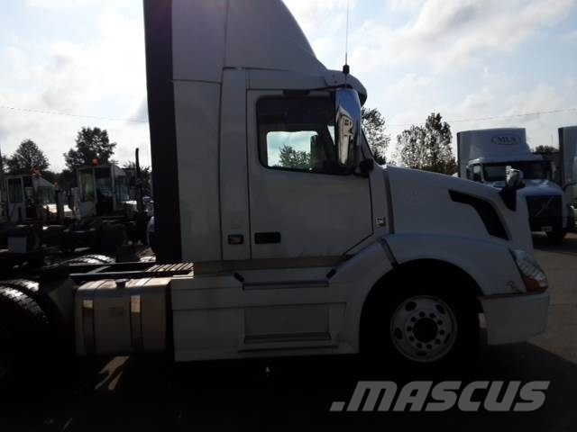 Volvo VNL300 وحدات الجر