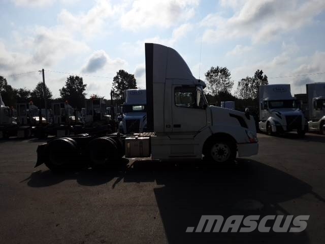 Volvo VNL300 وحدات الجر