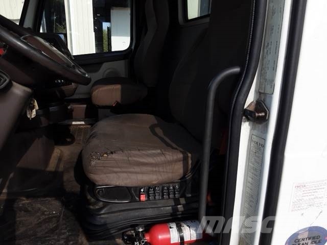 Volvo VNL300 وحدات الجر