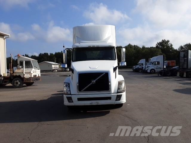 Volvo VNL300 وحدات الجر