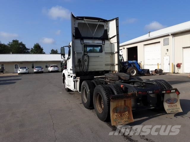 Volvo VNL300 وحدات الجر
