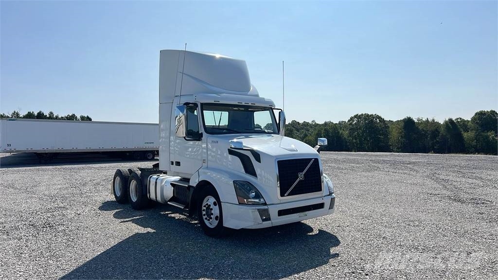 Volvo VNL300 وحدات الجر