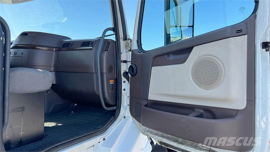 Volvo VNL300 وحدات الجر