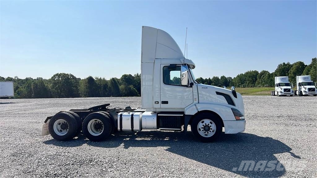 Volvo VNL300 وحدات الجر