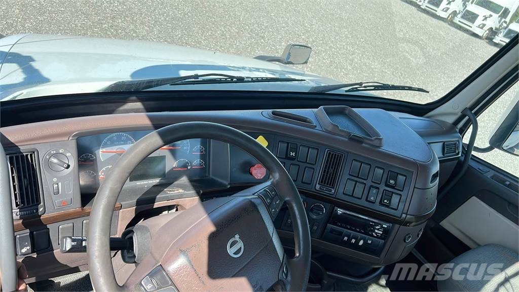 Volvo VNL300 وحدات الجر