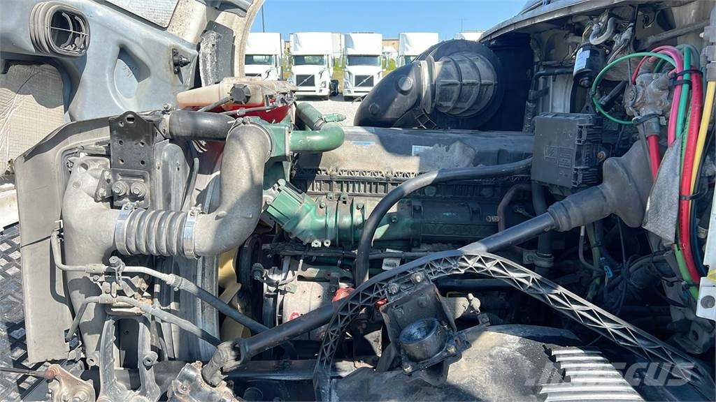 Volvo VNL300 وحدات الجر
