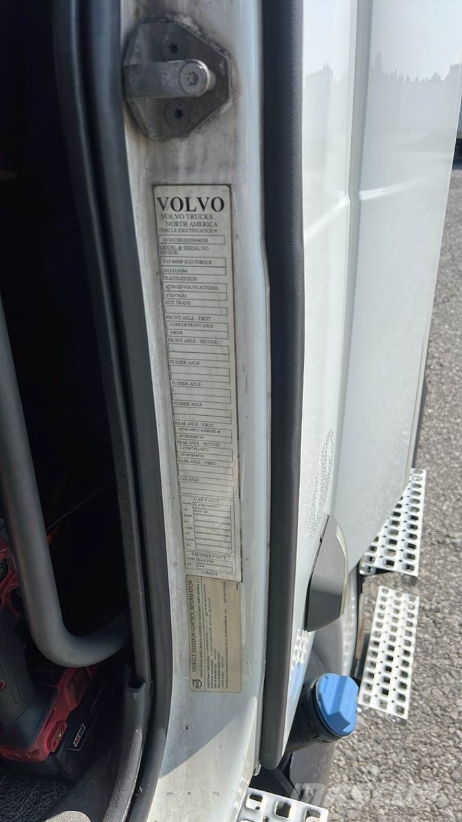 Volvo VNL300 وحدات الجر