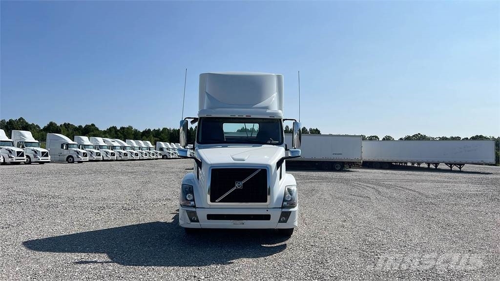 Volvo VNL300 وحدات الجر