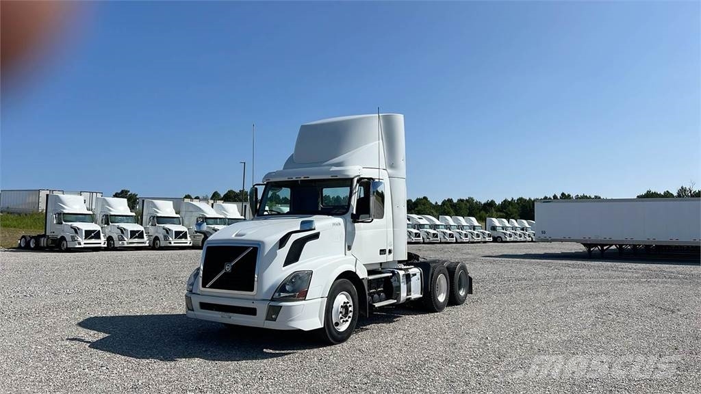 Volvo VNL300 وحدات الجر