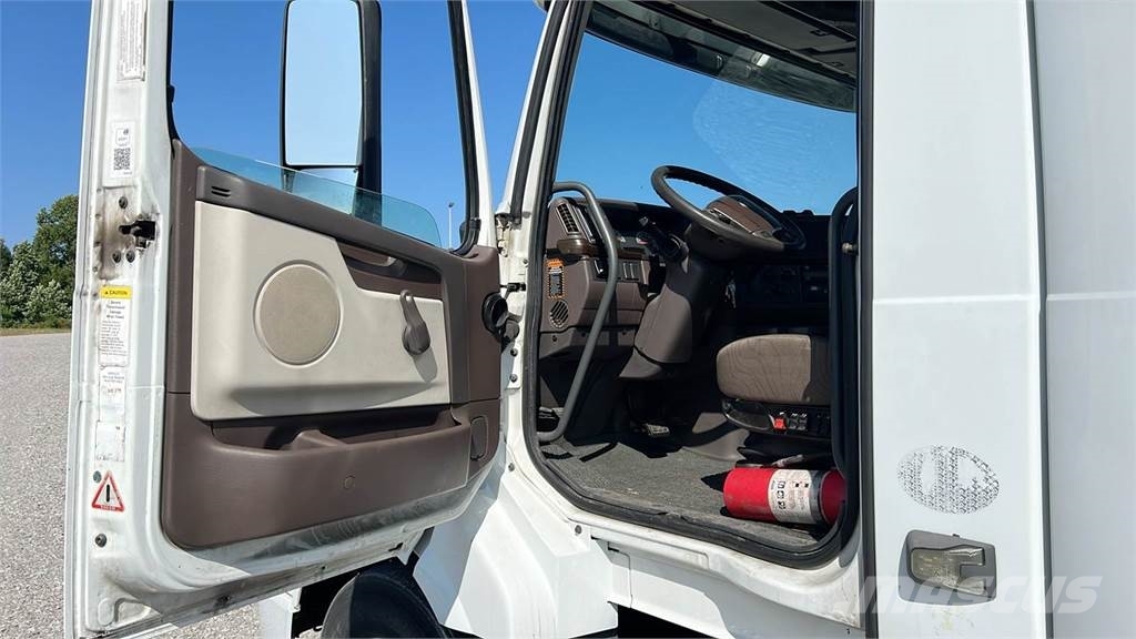 Volvo VNL300 وحدات الجر