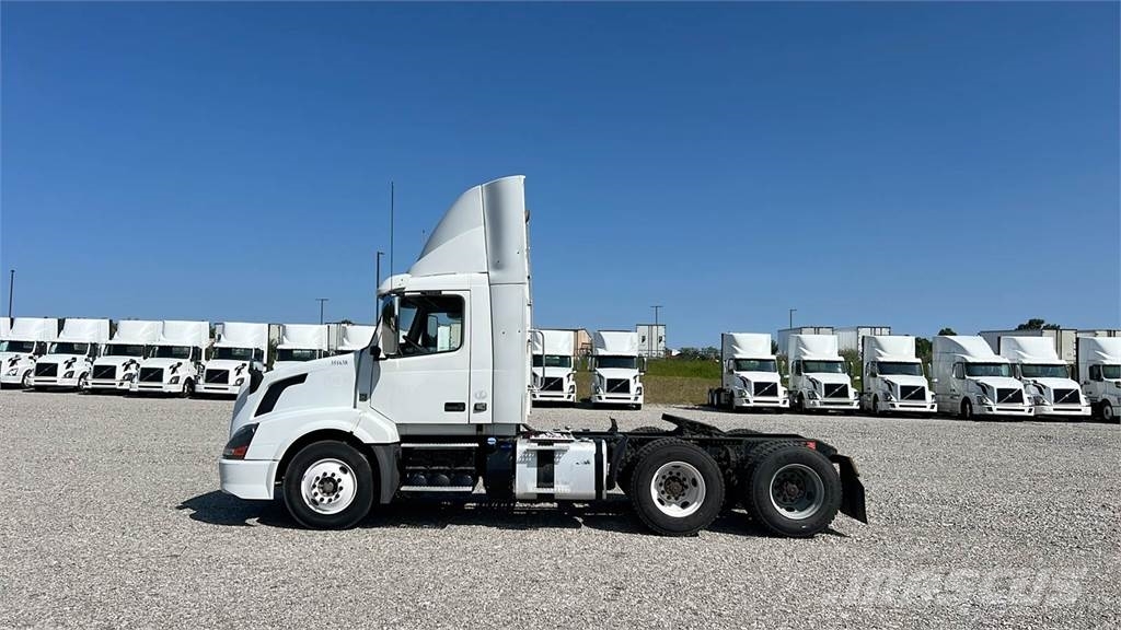 Volvo VNL300 وحدات الجر