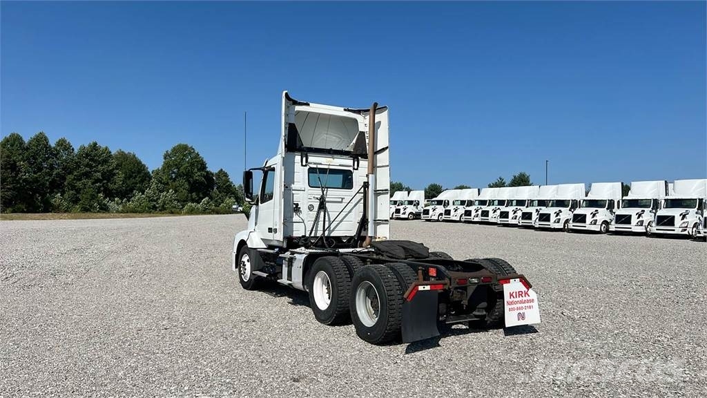 Volvo VNL300 وحدات الجر