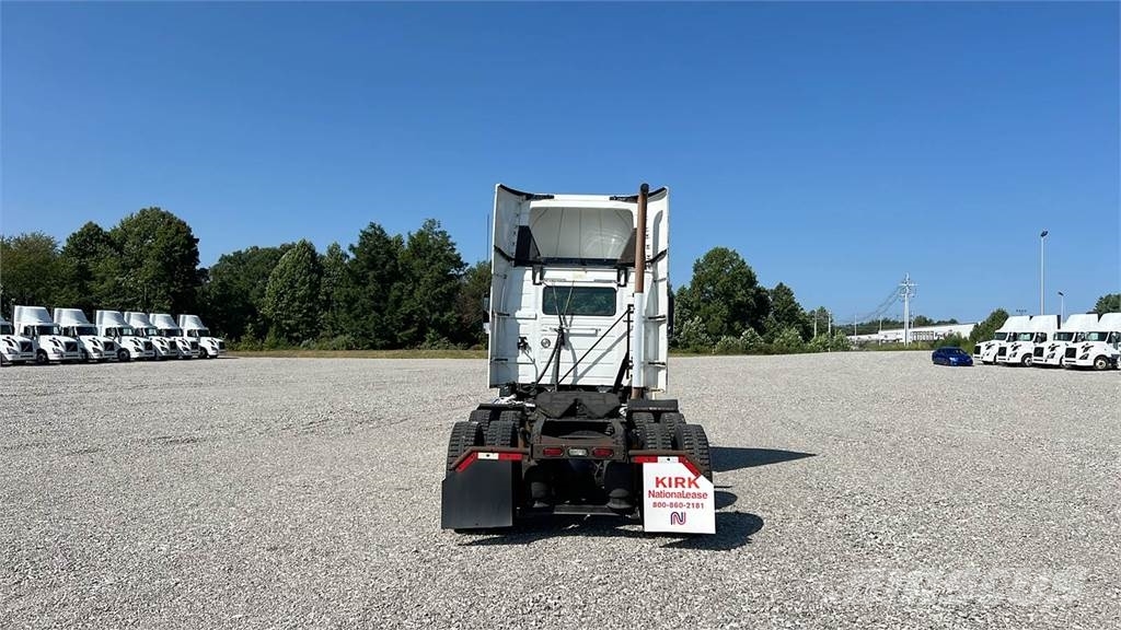 Volvo VNL300 وحدات الجر