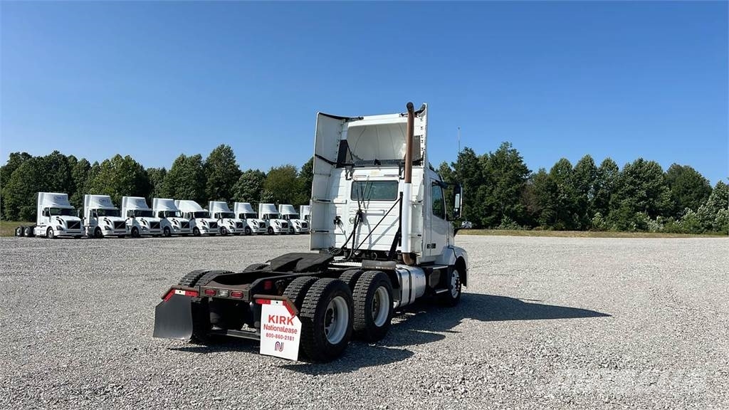 Volvo VNL300 وحدات الجر