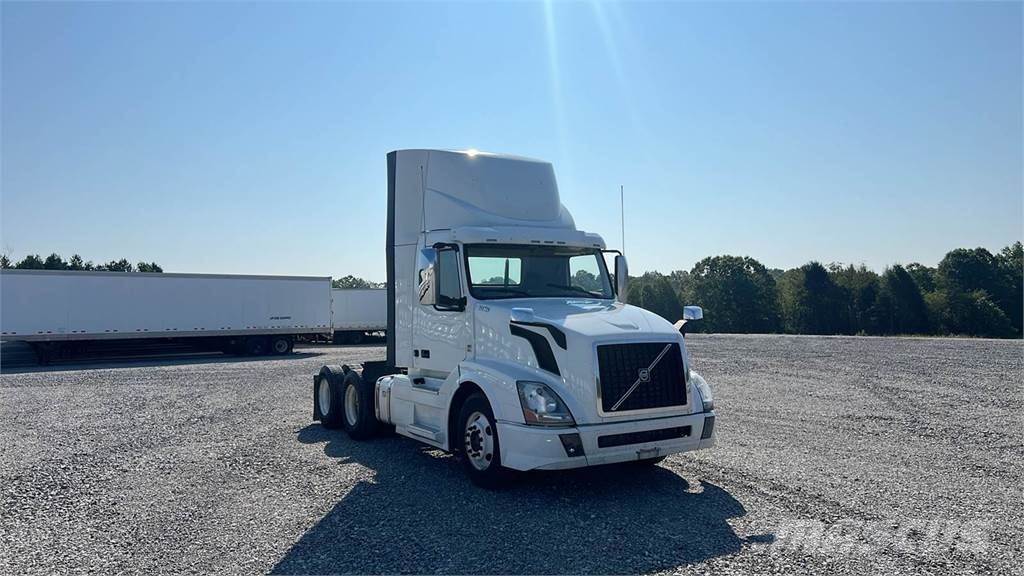 Volvo VNL300 وحدات الجر