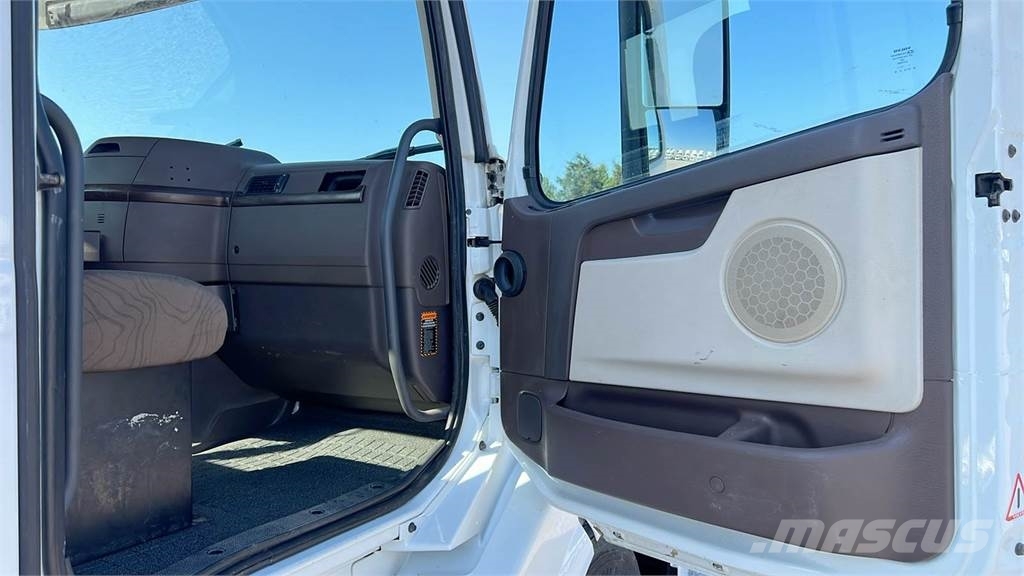 Volvo VNL300 وحدات الجر