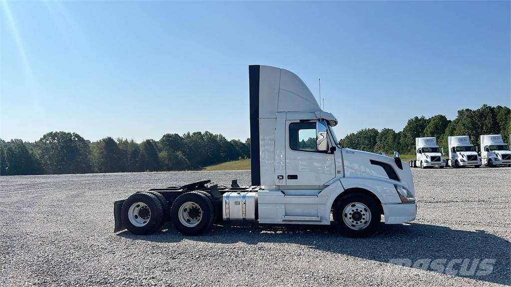 Volvo VNL300 وحدات الجر