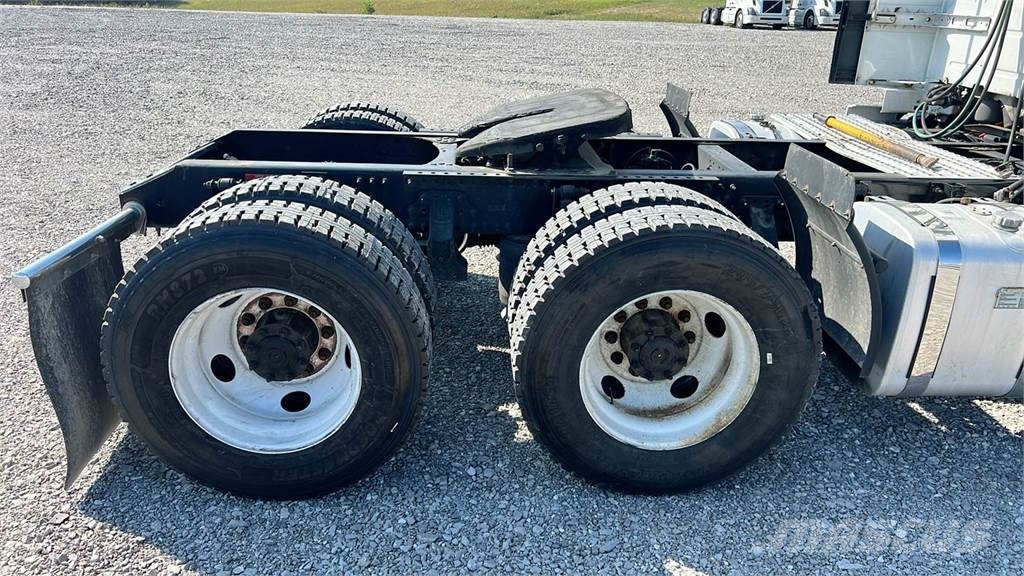 Volvo VNL300 وحدات الجر