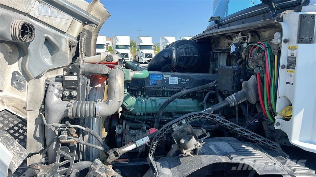 Volvo VNL300 وحدات الجر