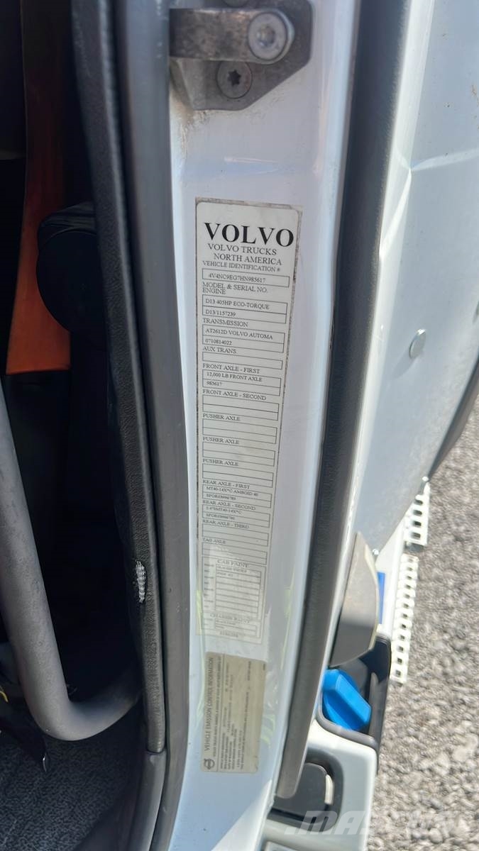 Volvo VNL300 وحدات الجر