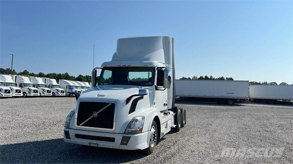 Volvo VNL300 وحدات الجر