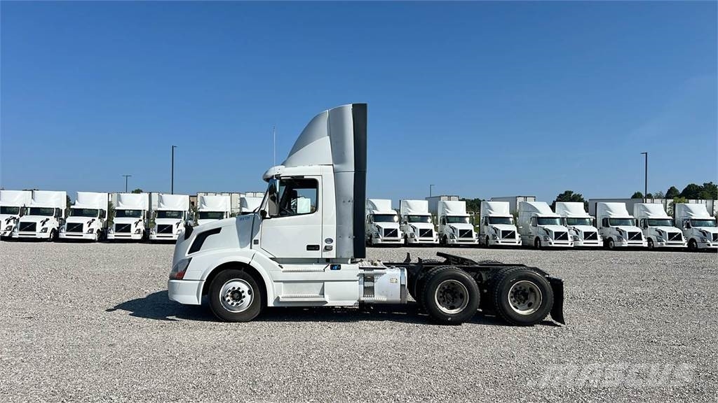 Volvo VNL300 وحدات الجر