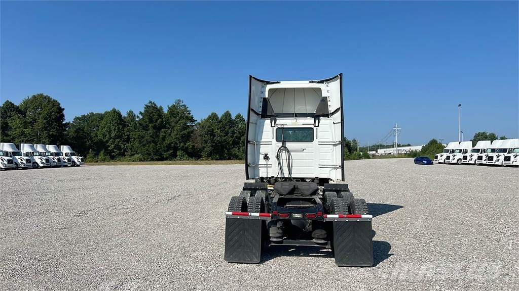 Volvo VNL300 وحدات الجر