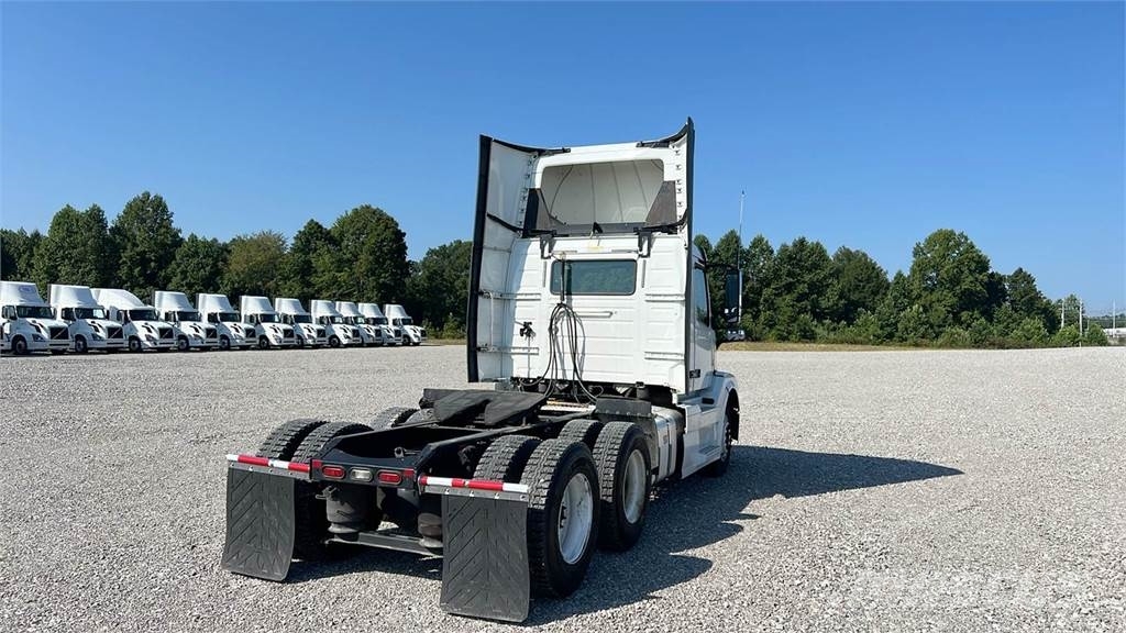 Volvo VNL300 وحدات الجر