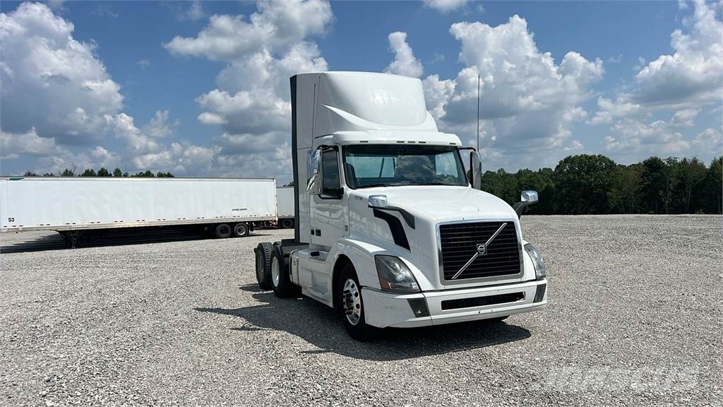 Volvo VNL300 Tractor Units