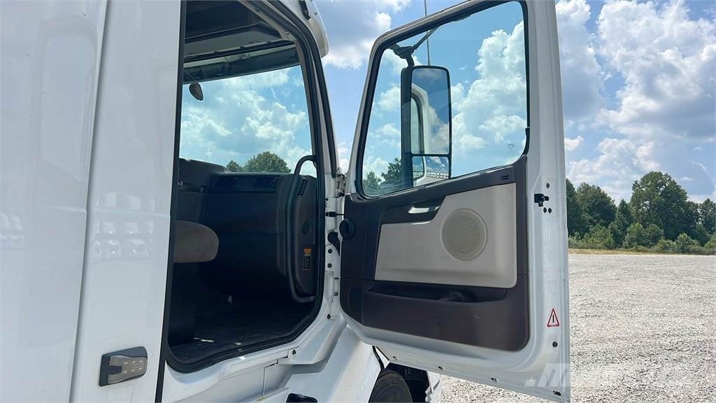Volvo VNL300 Tractor Units