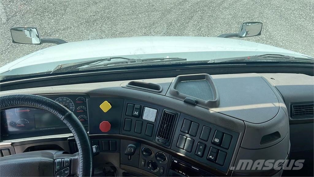 Volvo VNL300 Tractor Units