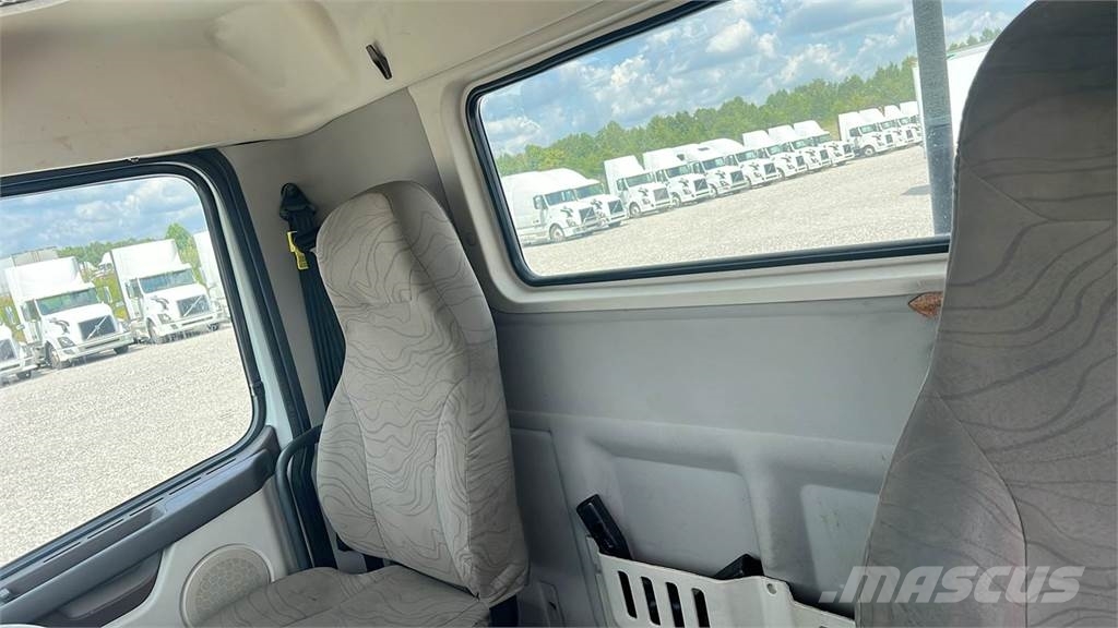 Volvo VNL300 Tractor Units