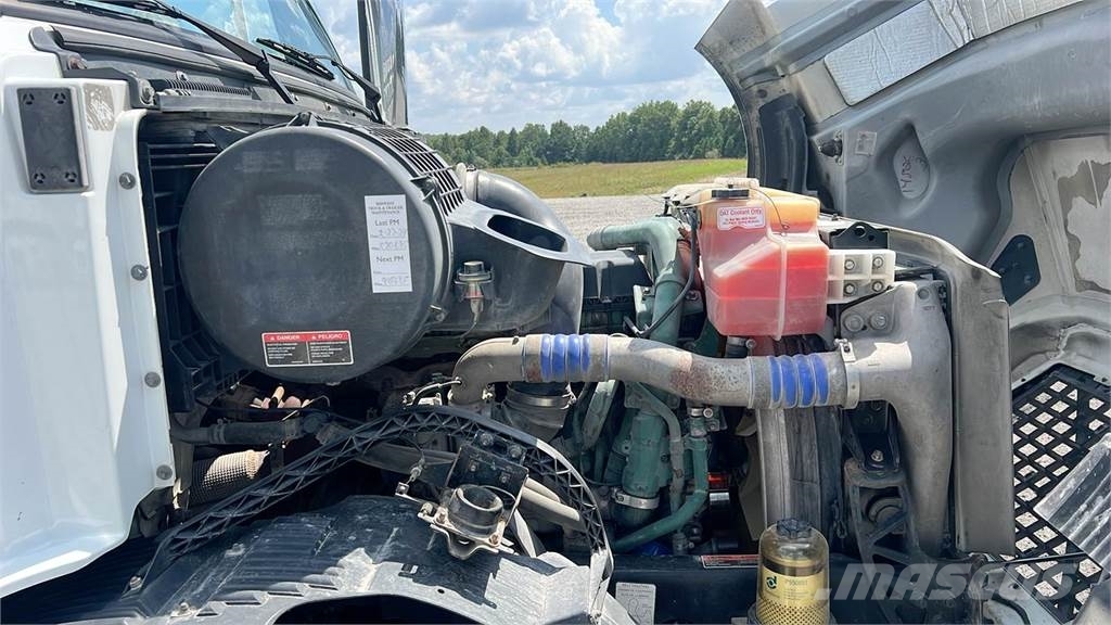 Volvo VNL300 Tractor Units