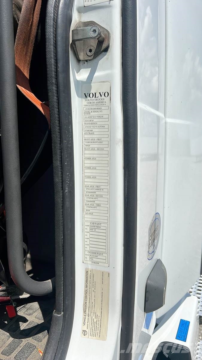 Volvo VNL300 Tractor Units