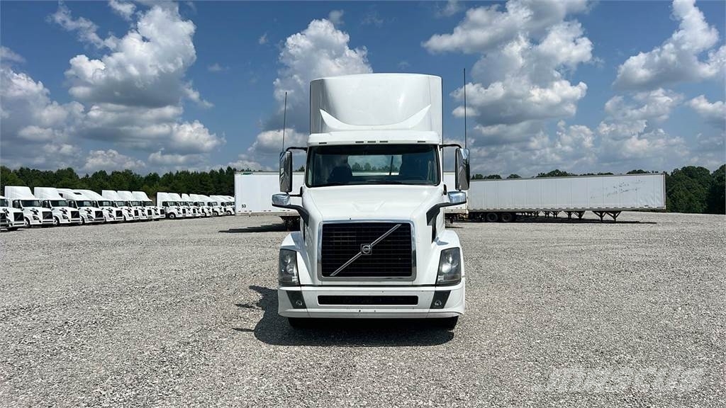 Volvo VNL300 Tractor Units