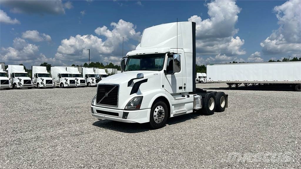 Volvo VNL300 Tractor Units