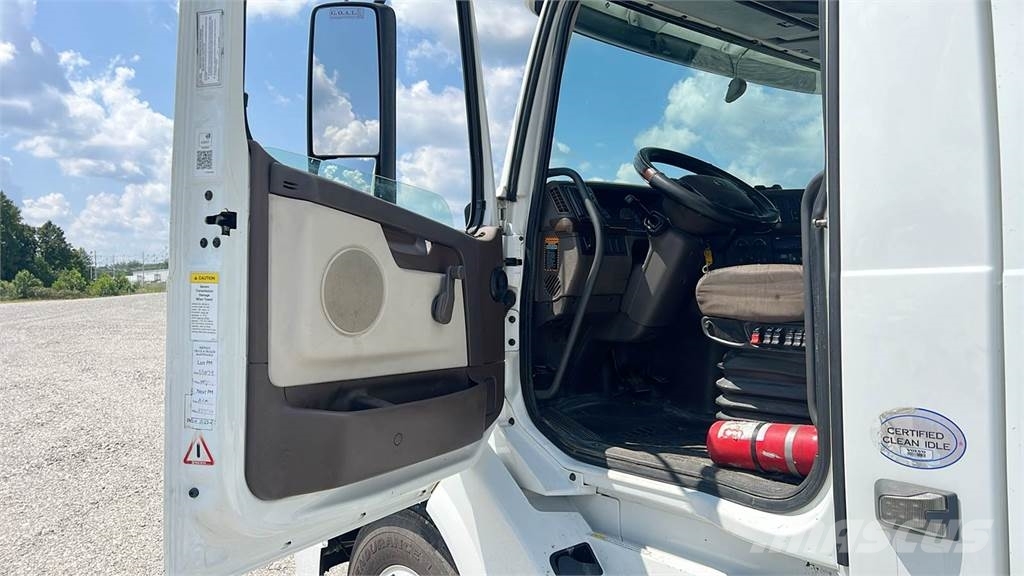 Volvo VNL300 Tractor Units