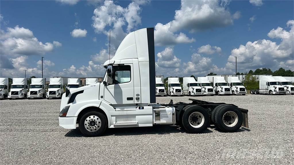 Volvo VNL300 Tractor Units