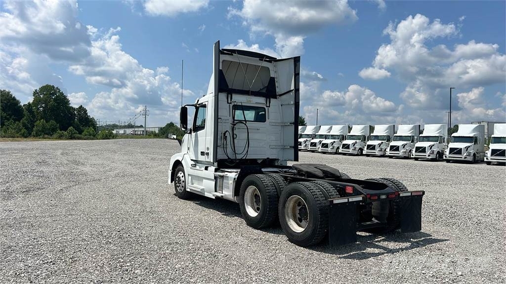 Volvo VNL300 Tractor Units