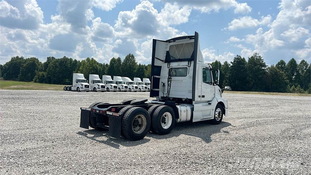 Volvo VNL300 Tractor Units