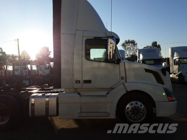Volvo VNL300 Седельные тягачи