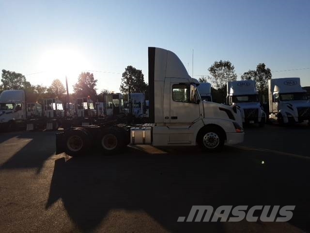 Volvo VNL300 Седельные тягачи