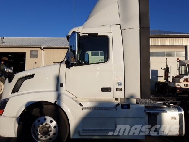 Volvo VNL300 Седельные тягачи