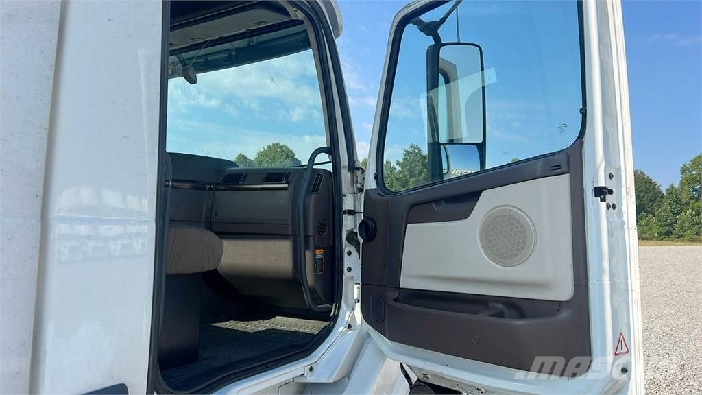 Volvo VNL300 Седельные тягачи