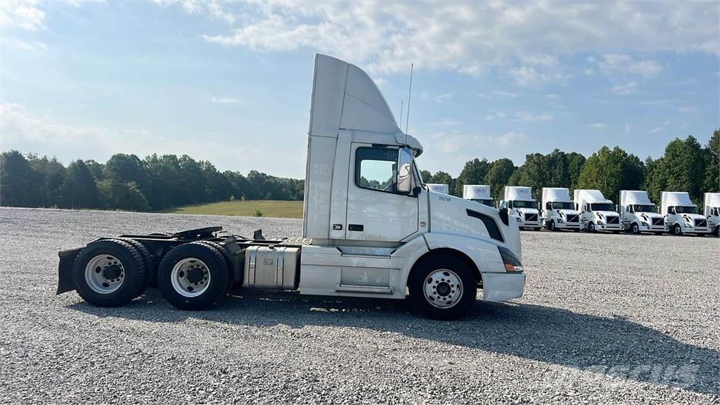 Volvo VNL300 Седельные тягачи