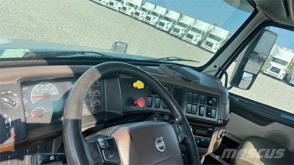 Volvo VNL300 Седельные тягачи